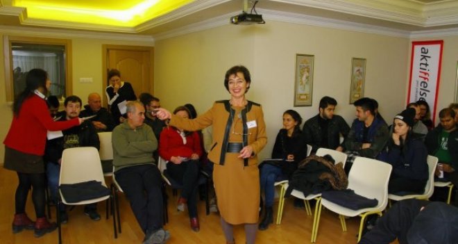 Aborjinler Aktiffelsefe Karşıyaka'da