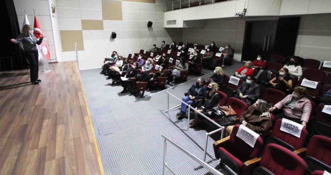 Karşıyaka'da meme kanseri farkındalığını artırmak için söyleşi