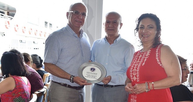 Tuna Derneği'nden Müftü Gürler'e plaket...