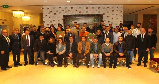 Yaşar Holding'den Pınar Karşıyaka'ya Yılbaşı Yemeği