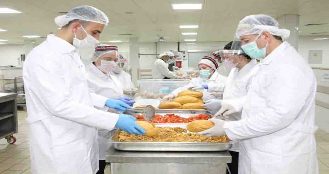 Ege Üniversitesi hastane mutfağında hijyenden taviz verilmiyor