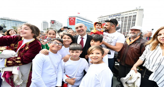 Tunç Soyer'den belediye personeline anlamlı mesaj