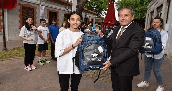 Yetenekli sporculara ödül...