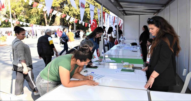 Bornova İstihdam Fuarı büyük bir dayanışmaya dönüştü