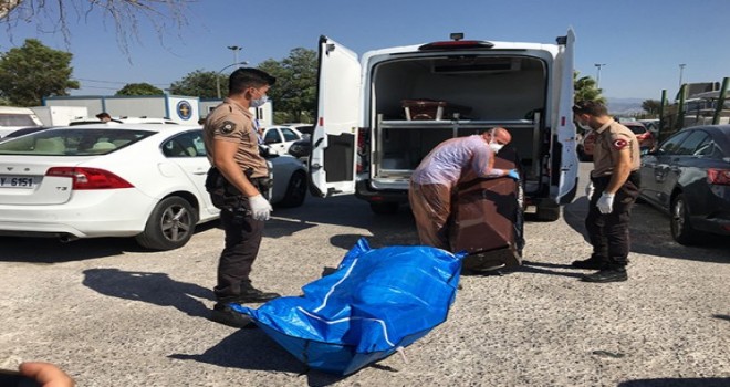 Bostanlı'da denizden ceset çıkarıldı