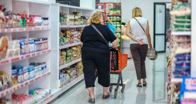 Halk Market ve Halk Giyim Seferihisarlıların yüzünü güldürüyor