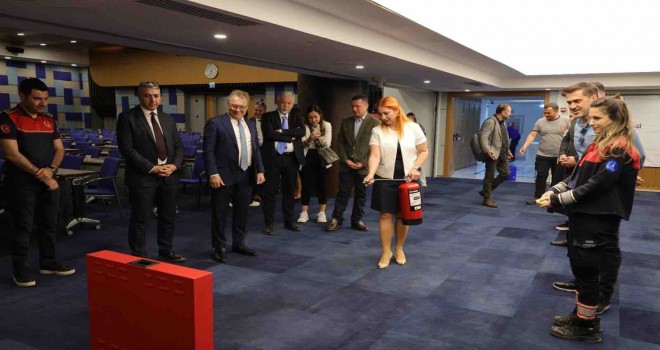 İzmir’de turizm işletmeleri afet güvenliği için toplandı