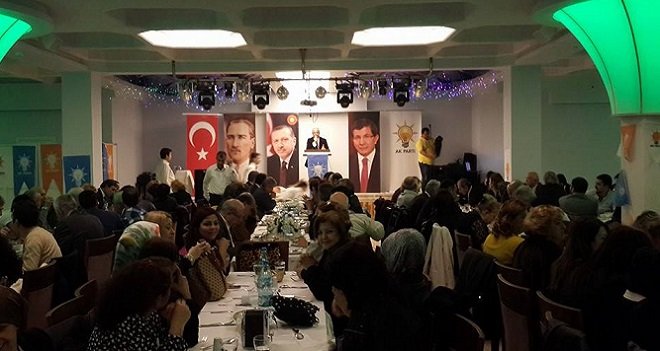 Ak Parti Karşıyaka Dayanışma Yemeği yapıldı