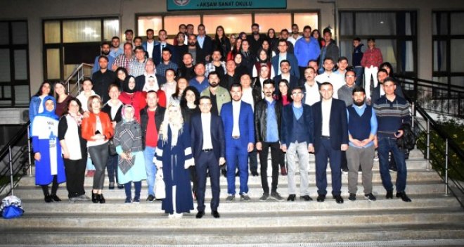 AK Parti Karşıyaka ve Bayraklı İlçe Gençlik Kolları yemekte buluştu