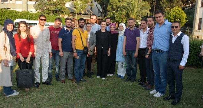 AK Parti'li Hotar gençlerle bir araya geldi