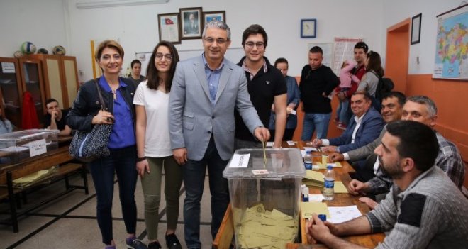 Akpınar: Çocuklarım için oy kullandım