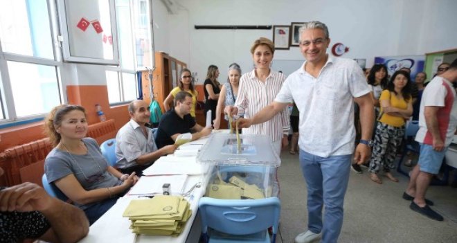 Akpınar: Çocuklarımın geleceği ve huzur için oy kullandım