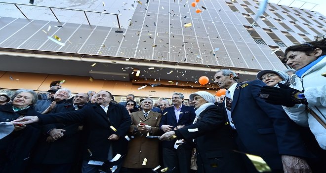 Alaybey’in 7 katlı otoparkı açıldı