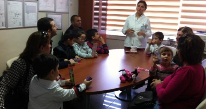 Alsancak Ağız ve Diş Sağlığı Merkezi'nde diş fırçalama eğitimi