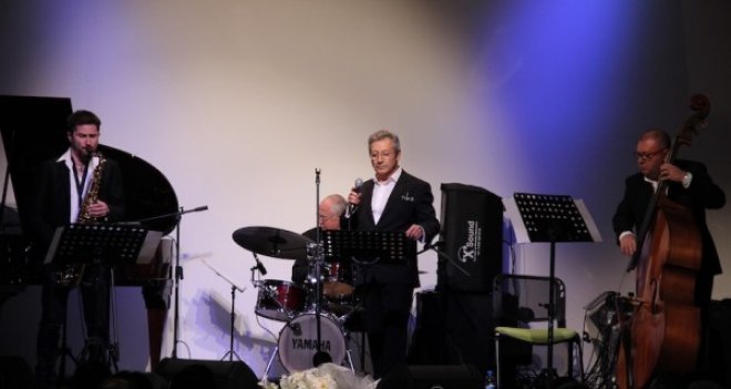 Altuğ Dilmaç’tan aşk şarkıları