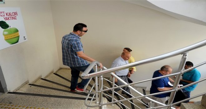 ''Asansör değil, merdiven kullan''