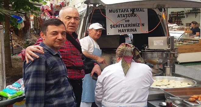 Atatürk ve şehitler için lokma döktürdüler