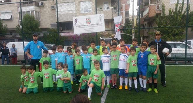 Atatürk'ü futbol oynayarak andılar...