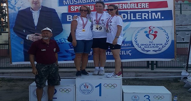 Ayça Öğretmen çekiçte rekor kırdı