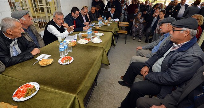 Aziz Kocaoğlu köy ziyaretlerine yeniden başladı