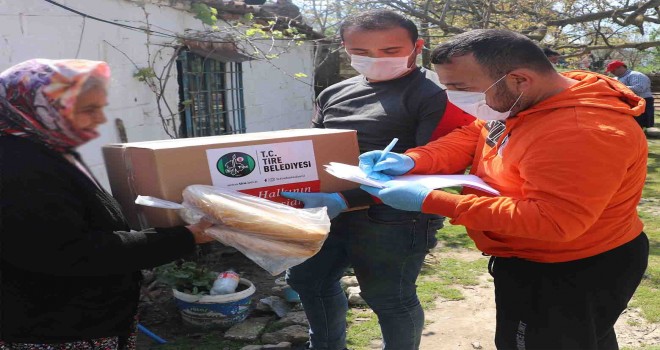 Tire Belediyesi köylere yardım dağıttı