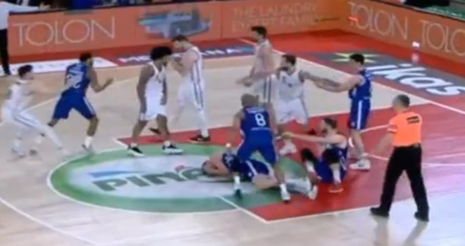 Karşıyaka'da 3 basketbolcuya ceza!