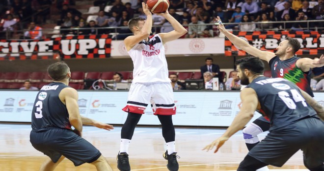 Pınar Karşıyaka'nın Antep keyfi...