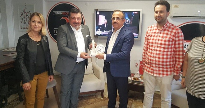 Ak Parti İl Başkanı, Karşıyaka Kızılay'ı ziyaret etti