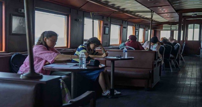 Bergama Vapuru gençler için demir attı