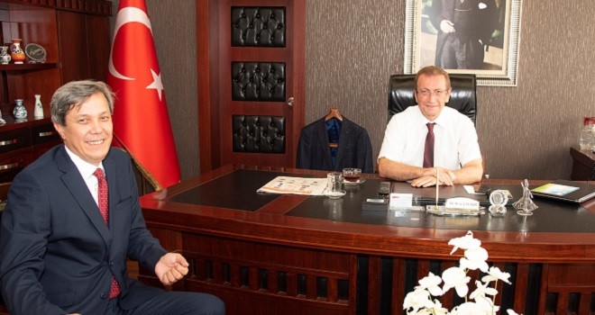 Karşıyaka'nın yeni Nüfus Müdürü Kaymakam Çalışır'ı ziyaret etti