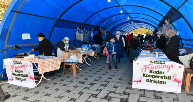 Çiğli'nin emektar kadınlarından üniversite öğrencilerine burs desteği