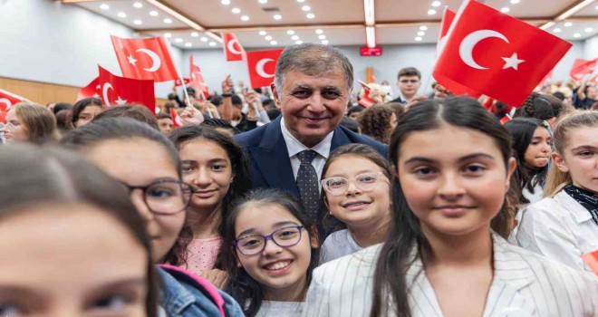 Başkan Tugay gençleri ve çocukları ağırladı