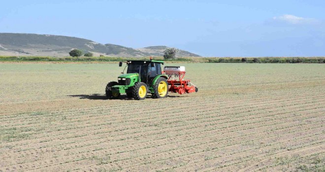 Başkan Aksoy’dan Menemenli pamuk üreticilerine destek