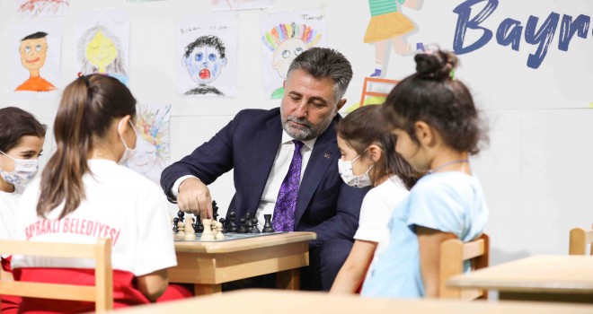 Bayraklı’nın kursları yüz güldürüyor