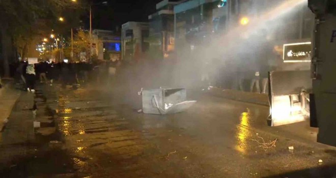 İzmir'deki protestoya TOMA'lı müdahale