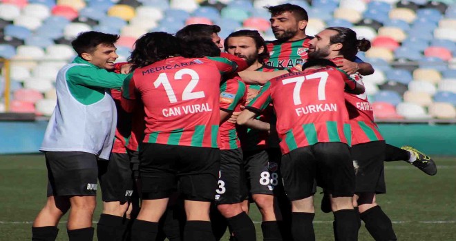 Karşıyaka, Ceyhanspor deplasmanında