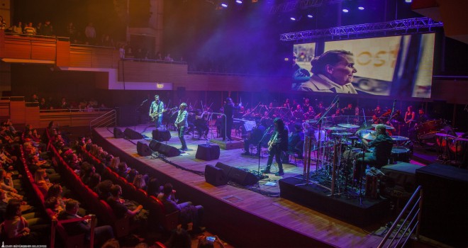 Mor ve Ötesi’nden senfonik performans