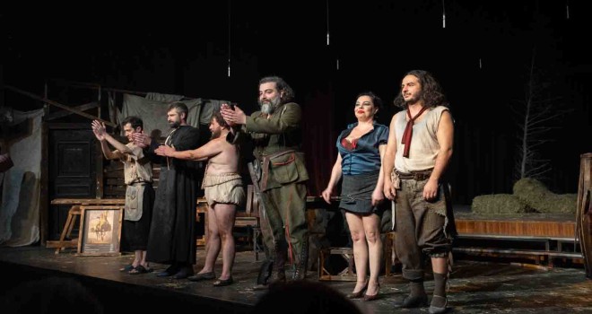 İzmir Şehir Tiyatroları Kıbrıs Tiyatro Festivali’nde sahne aldı