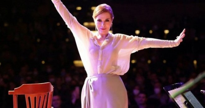 Zuhal Olcay Karşıyaka'da sevenleriyle buluştu