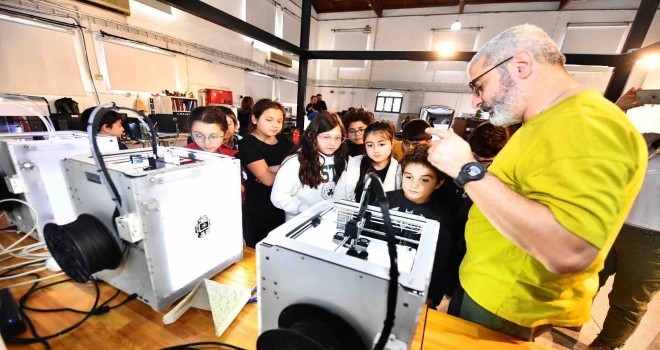 Çocuklara FabrikaLab İzmir’de unutamayacakları bir deneyim