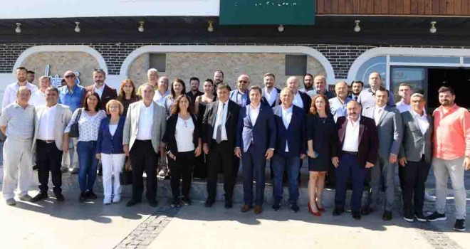 CHP'li Yücel Karşıyaka'dan mesaj verdi