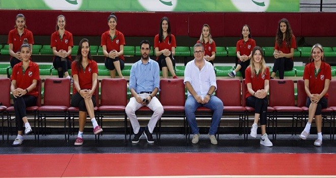 Karşıyaka voleybolda imzalar atıldı...