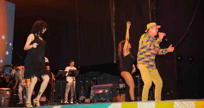 13. Alaçatı Ot Festivali’nde Ayhan Sicimoğlu rüzgarı