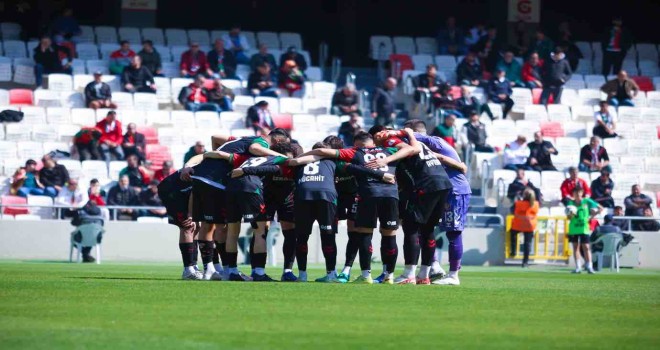 Karşıyaka iç sahanın zirvesinde