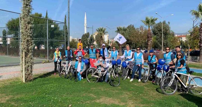 Bostanlı'da akaryakıt zammına karşı pedal çevirdiler