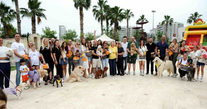 Karşıyaka'da can dostlarla yaza renkli merhaba