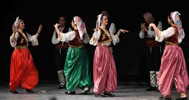 Bornova’da Halk Dansları Festivali coşkusu