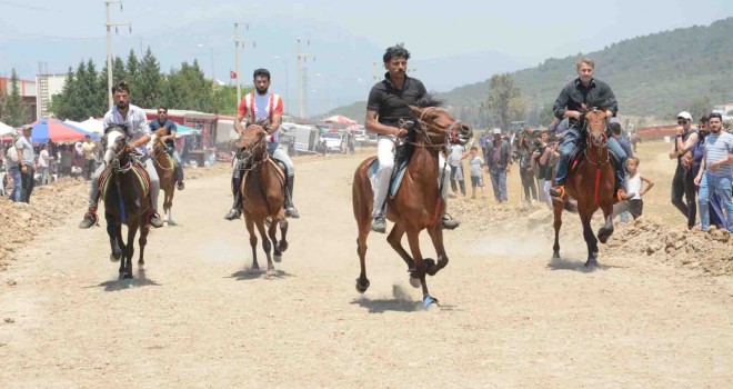 Rahvan Atlar, 7 yıl sonra Torbalı’da yarıştı