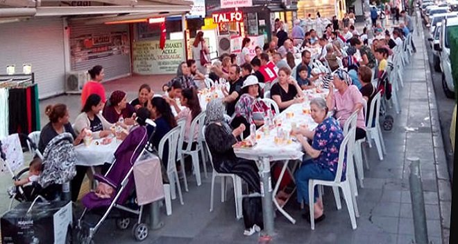 Bahriye Üçok Esnafı iftarda bir araya geldi