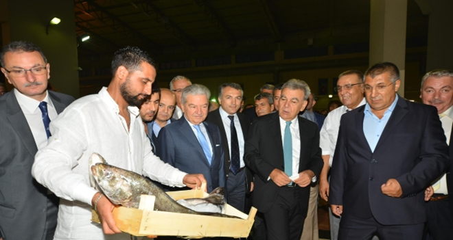 Balık Hali'nde şafak buluşması...